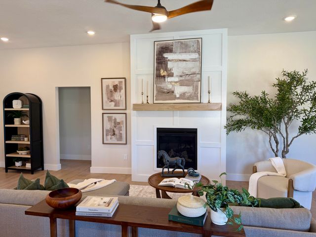 702 S Thornridge Drive, Springfield, MO 65809