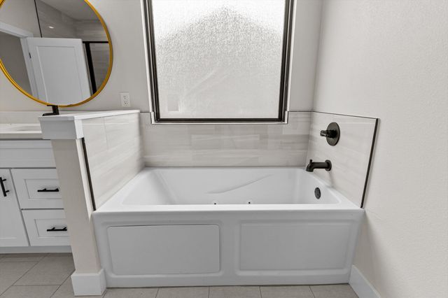 702 S Thornridge Drive, Springfield, MO 65809