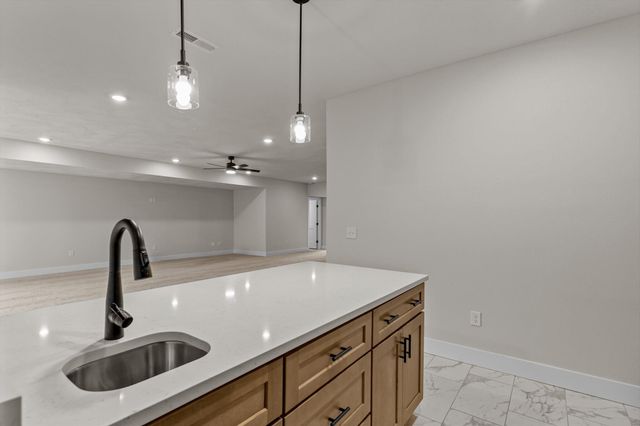 702 S Thornridge Drive, Springfield, MO 65809