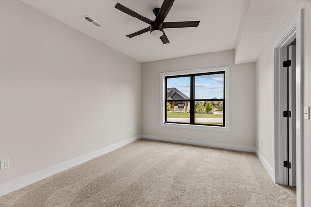 702 S Thornridge Drive, Springfield, MO 65809