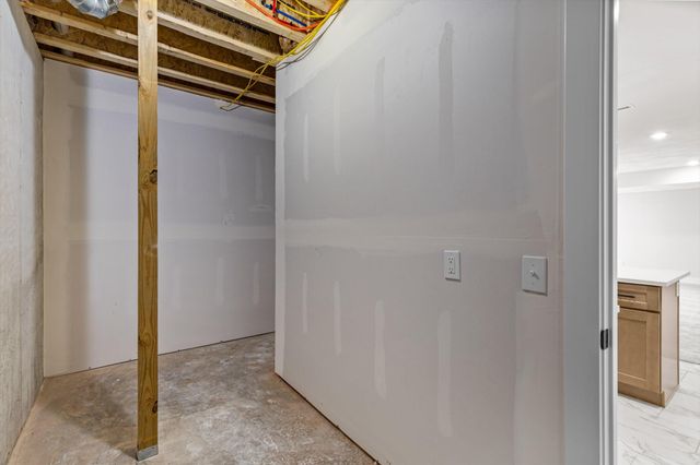 702 S Thornridge Drive, Springfield, MO 65809