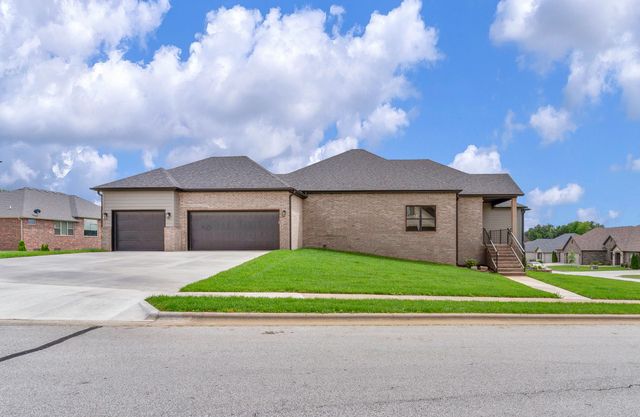 702 S Thornridge Drive, Springfield, MO 65809