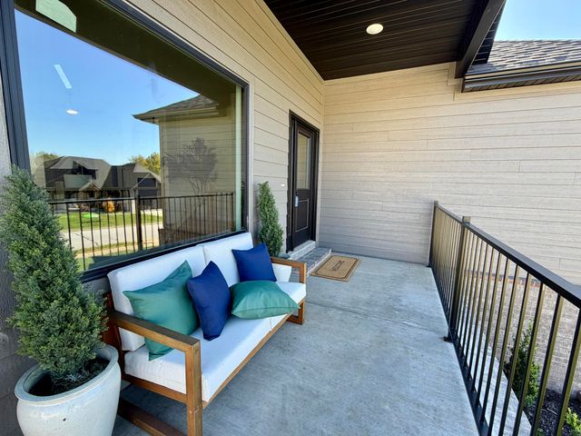 702 S Thornridge Drive, Springfield, MO 65809