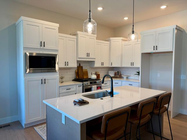 702 S Thornridge Drive, Springfield, MO 65809