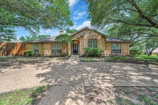 11001 Ridge Point Drive, Woodway, TX 76712