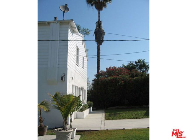 975 Lucile Avenue, Los Angeles, CA 90026