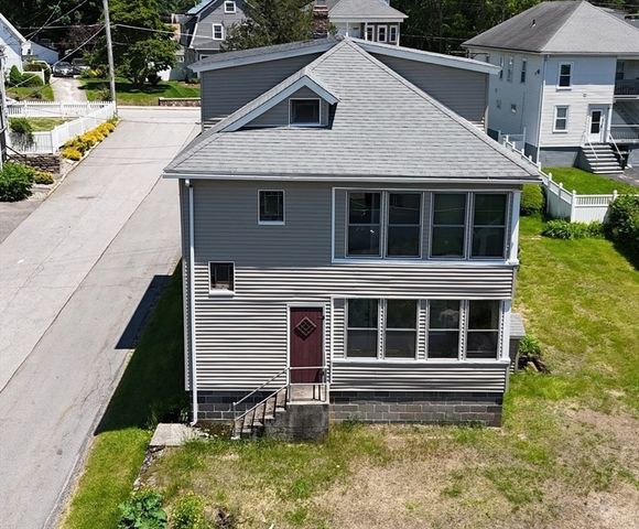 5 Hall St, Webster, MA 01570