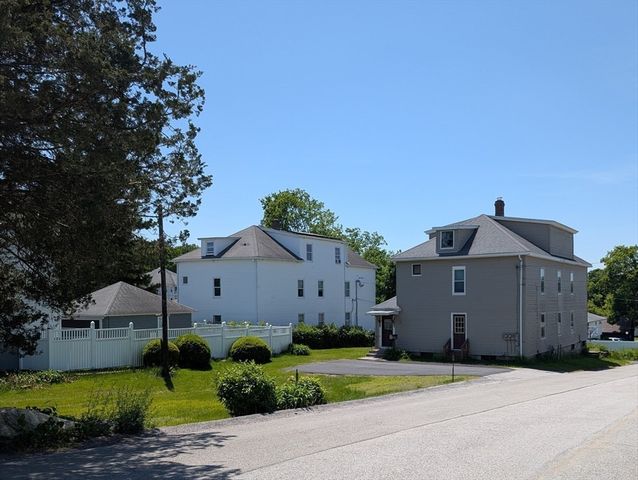 5 Hall St, Webster, MA 01570