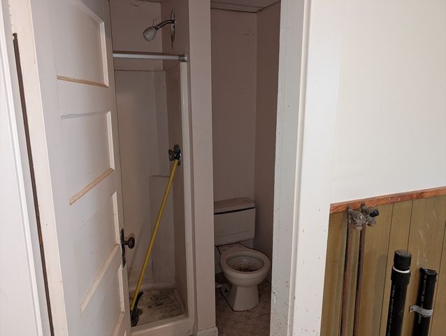 5 Hall St, Webster, MA 01570