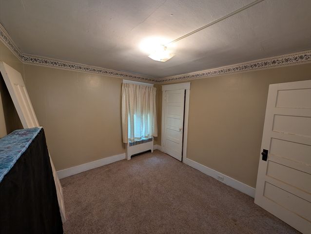5 Hall St, Webster, MA 01570