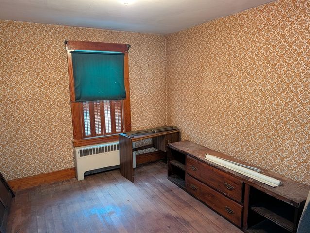 5 Hall St, Webster, MA 01570