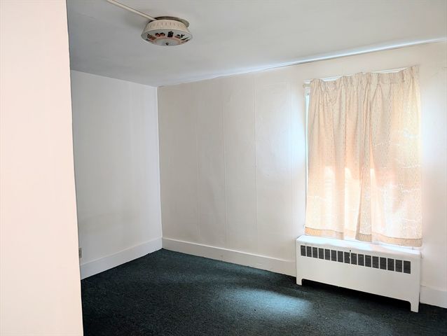 5 Hall St, Webster, MA 01570