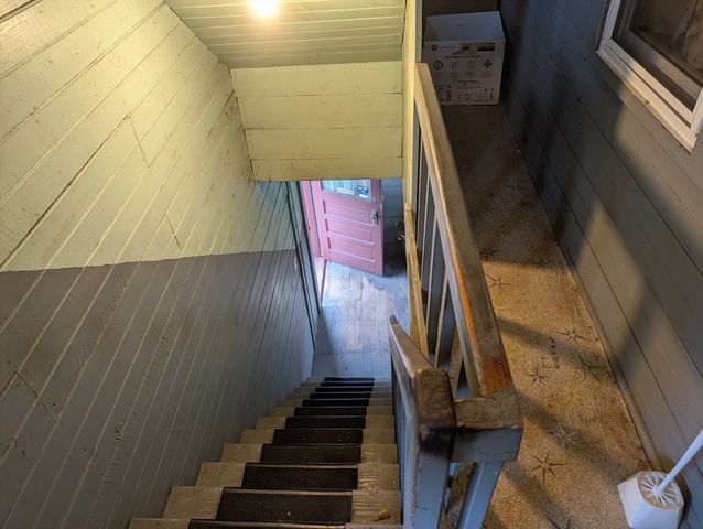 5 Hall St, Webster, MA 01570