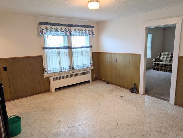 5 Hall St, Webster, MA 01570