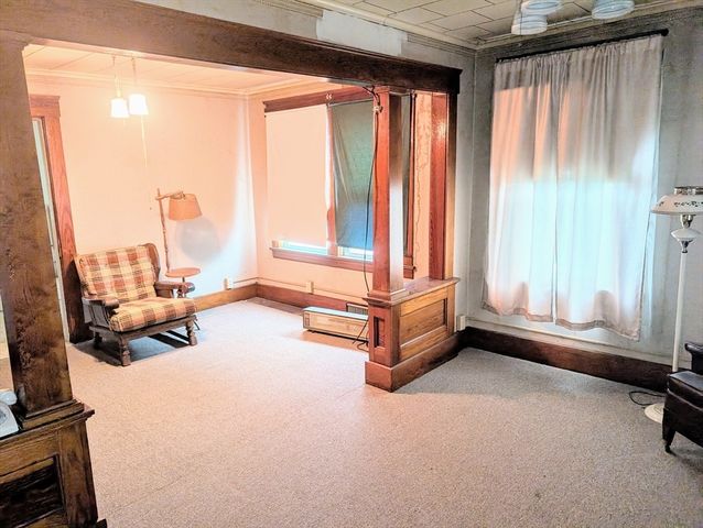 5 Hall St, Webster, MA 01570