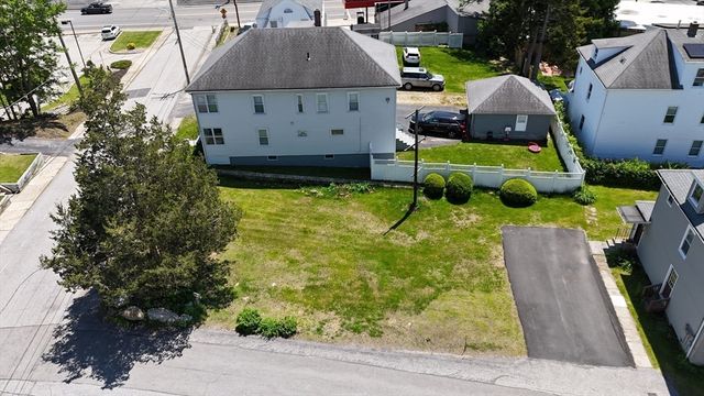 5 Hall St, Webster, MA 01570