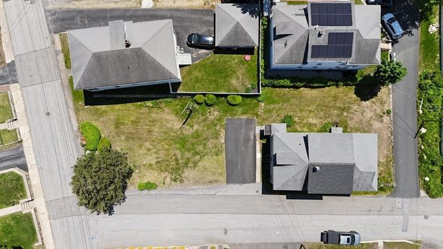 5 Hall St, Webster, MA 01570