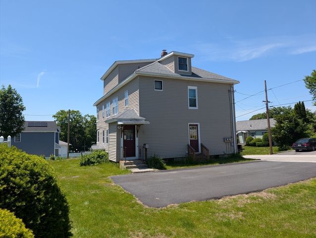 5 Hall St, Webster, MA 01570