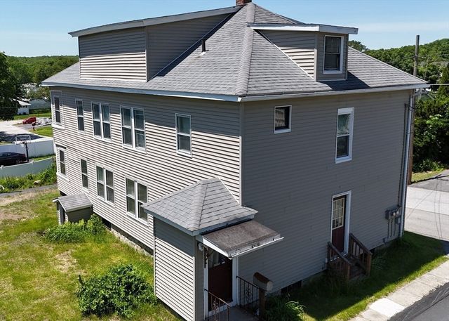 5 Hall St, Webster, MA 01570