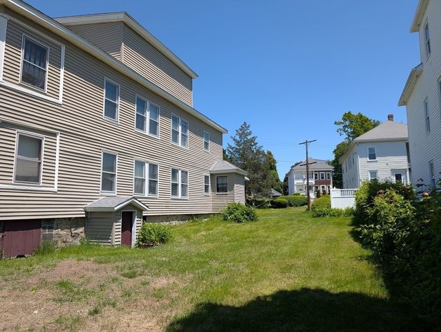 5 Hall St, Webster, MA 01570