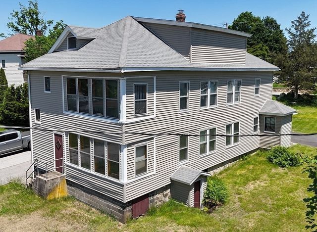 5 Hall St, Webster, MA 01570