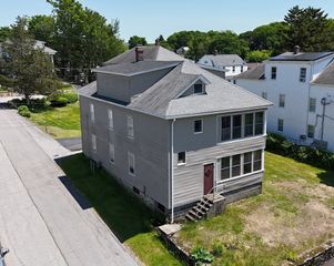5 Hall St, Webster, MA 01570