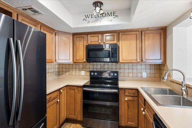 6827 SW Fenwick, Lawton, OK 73505