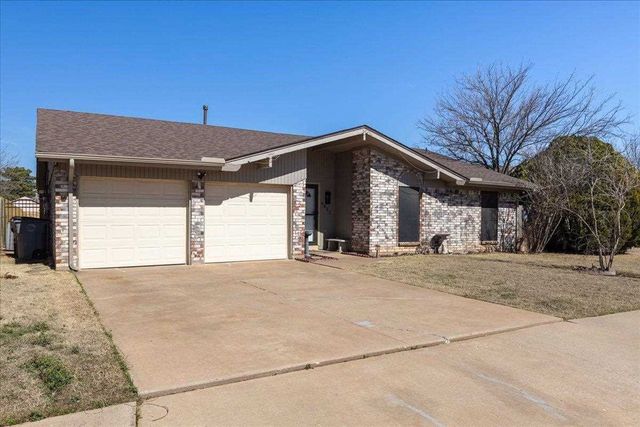 6827 SW Fenwick, Lawton, OK 73505