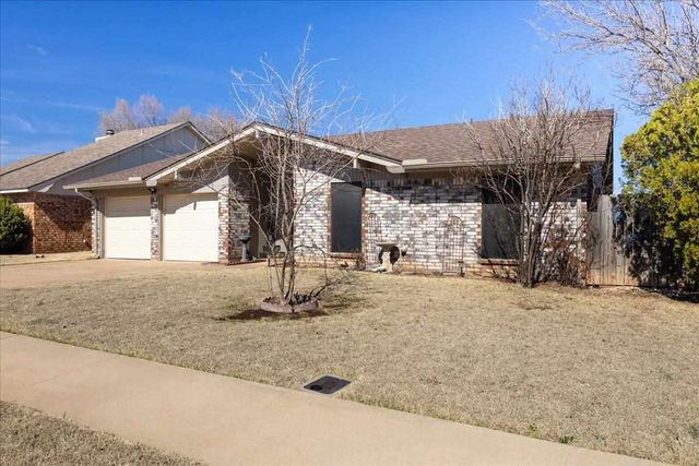 6827 SW Fenwick, Lawton, OK 73505