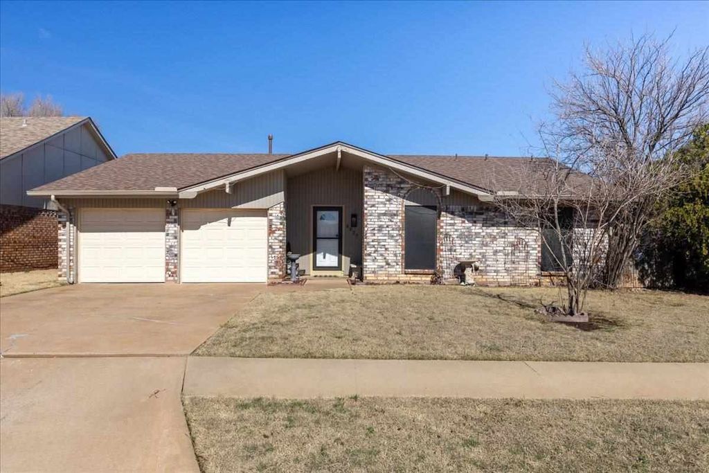 6827 SW Fenwick, Lawton, OK 73505