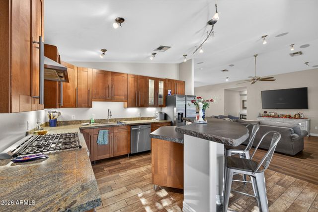 2830 W HARVEST GROVES Lane, Phoenix, AZ 85041