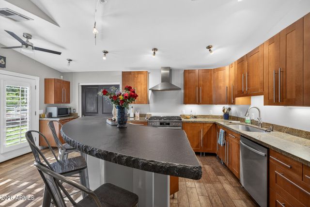 2830 W HARVEST GROVES Lane, Phoenix, AZ 85041