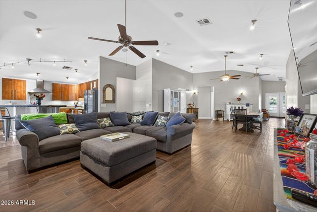 2830 W HARVEST GROVES Lane, Phoenix, AZ 85041