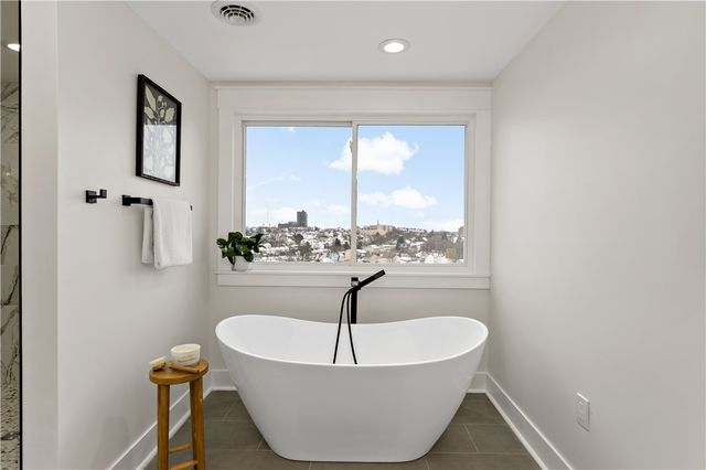 216 Natchez Street, Mt Washington, PA 15211