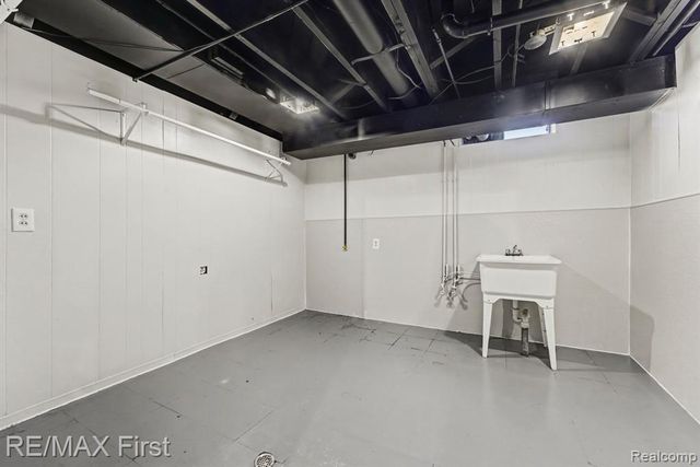 11175 Sunburst Avenue, Warren, MI 48089