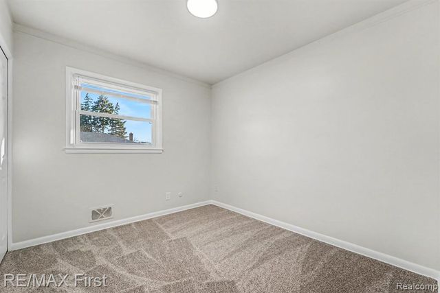 11175 Sunburst Avenue, Warren, MI 48089