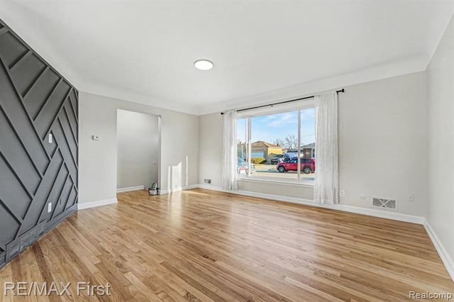 11175 Sunburst Avenue, Warren, MI 48089