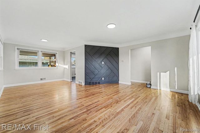 11175 Sunburst Avenue, Warren, MI 48089