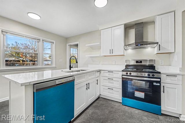 11175 Sunburst Avenue, Warren, MI 48089