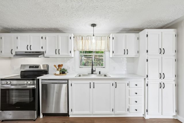 21 Vantrease Rd, Brush Creek, TN 38547