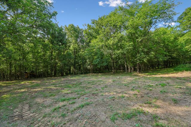 21 Vantrease Rd, Brush Creek, TN 38547