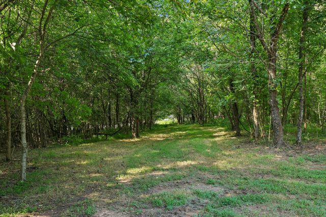 21 Vantrease Rd, Brush Creek, TN 38547