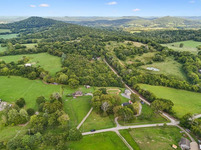 21 Vantrease Rd, Brush Creek, TN 38547