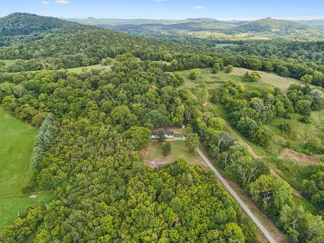 21 Vantrease Rd, Brush Creek, TN 38547