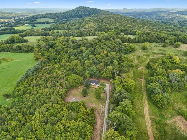 21 Vantrease Rd, Brush Creek, TN 38547