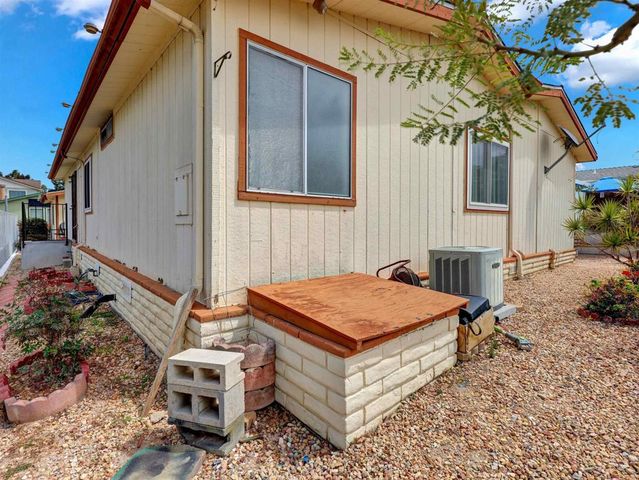 1164 Via Santa Paulo, Vista, CA 92081
