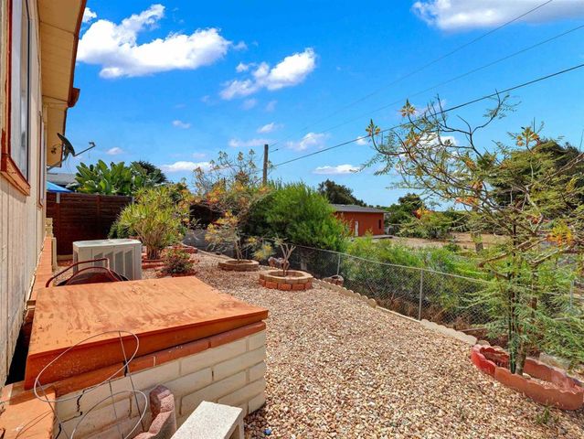 1164 Via Santa Paulo, Vista, CA 92081