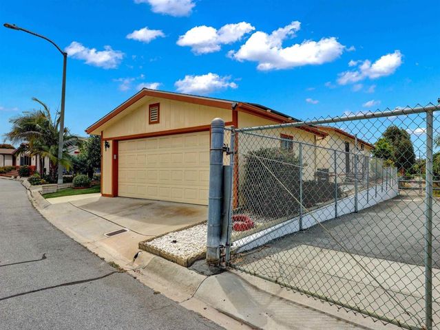 1164 Via Santa Paulo, Vista, CA 92081