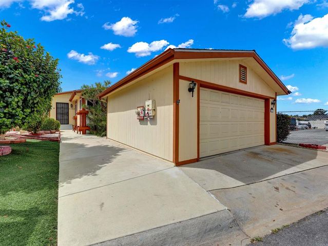 1164 Via Santa Paulo, Vista, CA 92081