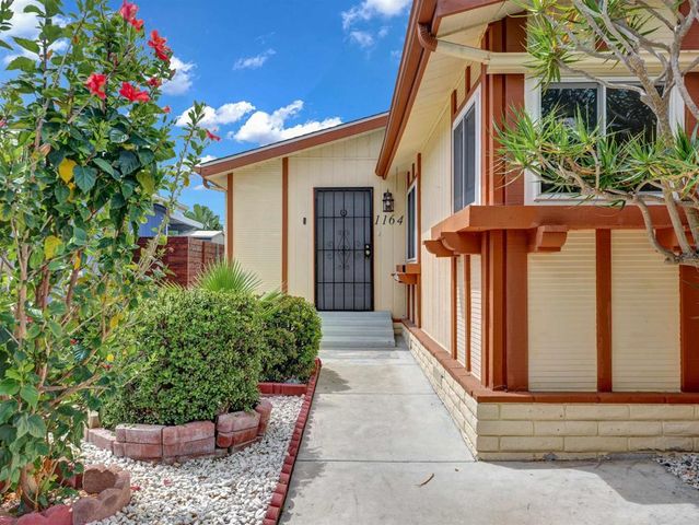 1164 Via Santa Paulo, Vista, CA 92081